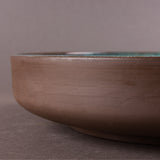  Detail der farbigen Innenglasur der Steinzeug-Form Ikebana.