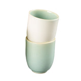 Der Becher Bella hübsch als Geschenk verpackt mit Geschenkband

