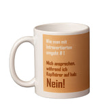 Intro Tasse mit Hinweis auf die Künstlerin Katja Wilhelmi und ihr Design

