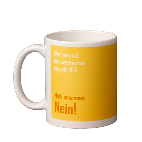 Verschiedene Ansichten der Intro Tasse mit fantasievollen Blumenfisch-Motiv