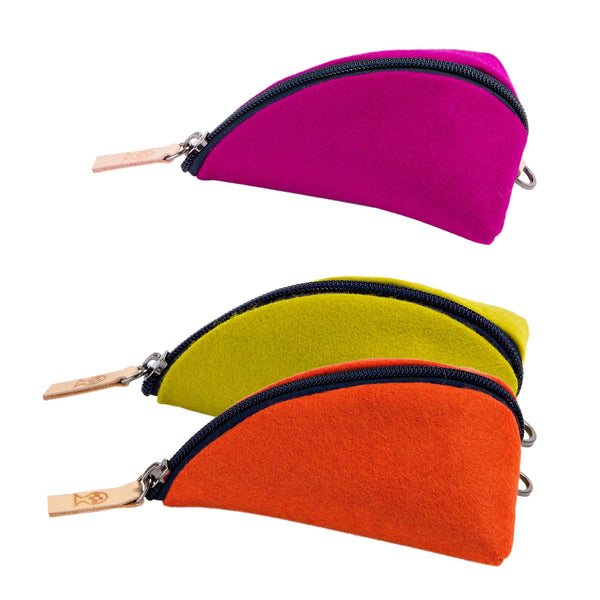 Verschiedene Farbvarianten des großen Filz-Mäppchens Beetle