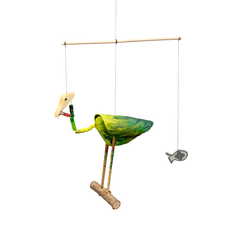 Das poetische Mobile im Kinderzimmer über dem Bett aufgehängt.