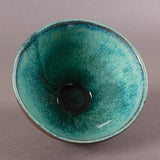 Die vielseitige Schale Louisa mit einer warmen Kürbissuppe serviert.