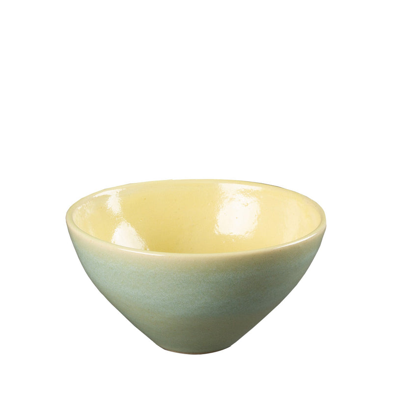 Detail der durchgehenden Innen- und Außenglasur der Nuria Schale.