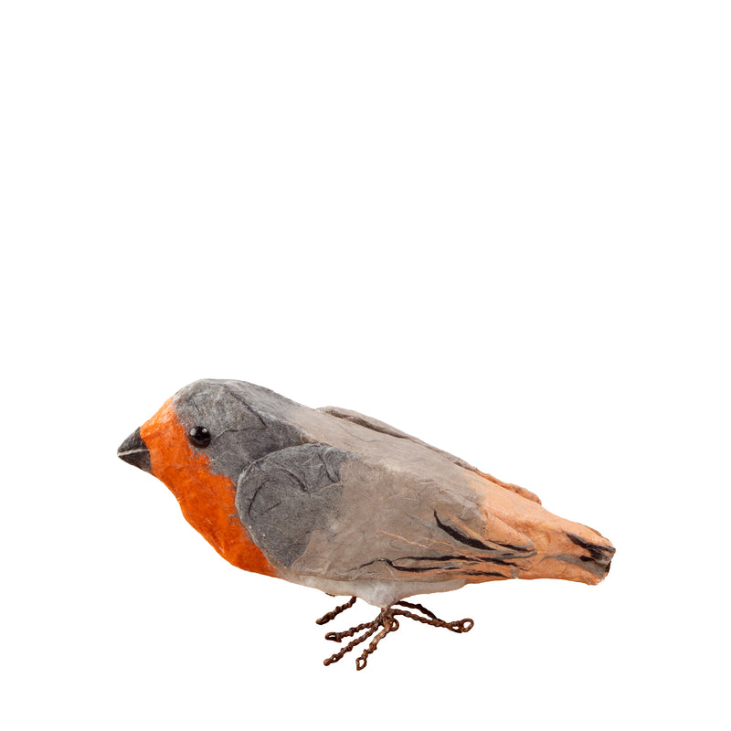 Papiermaché Rotkehlchen Vogelskulptur mit charakteristischer orange-roter Brust.