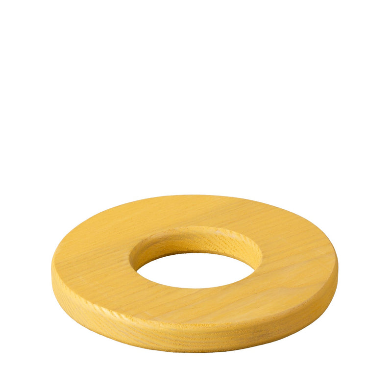 Topfuntersetzer Frodo aus Eschenholz im ringförmigen Design.