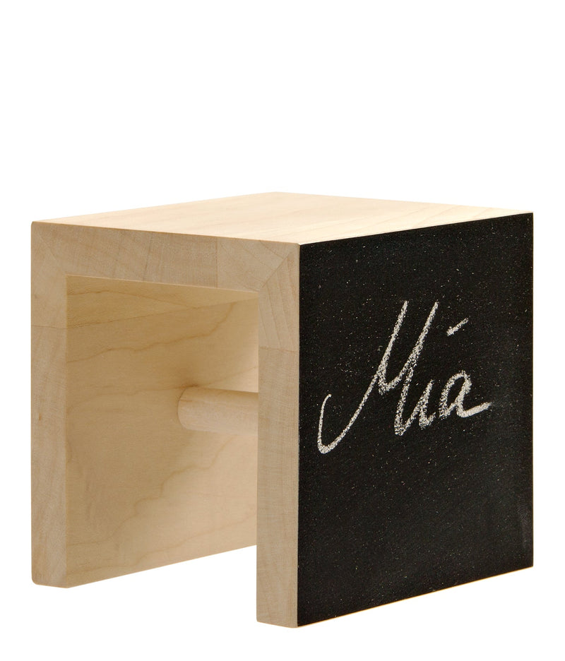 Seitenansicht zeigt die 10 cm Tiefe der quadratischen Garderobe