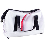 Urbaner Lifestyle mit der nachhaltigen Weekender Tasche aus recycelter Plane