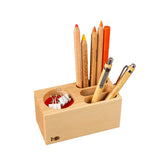 Stiftehalter Block gefüllt mit Stiften und Büro-Utensilien organisiert